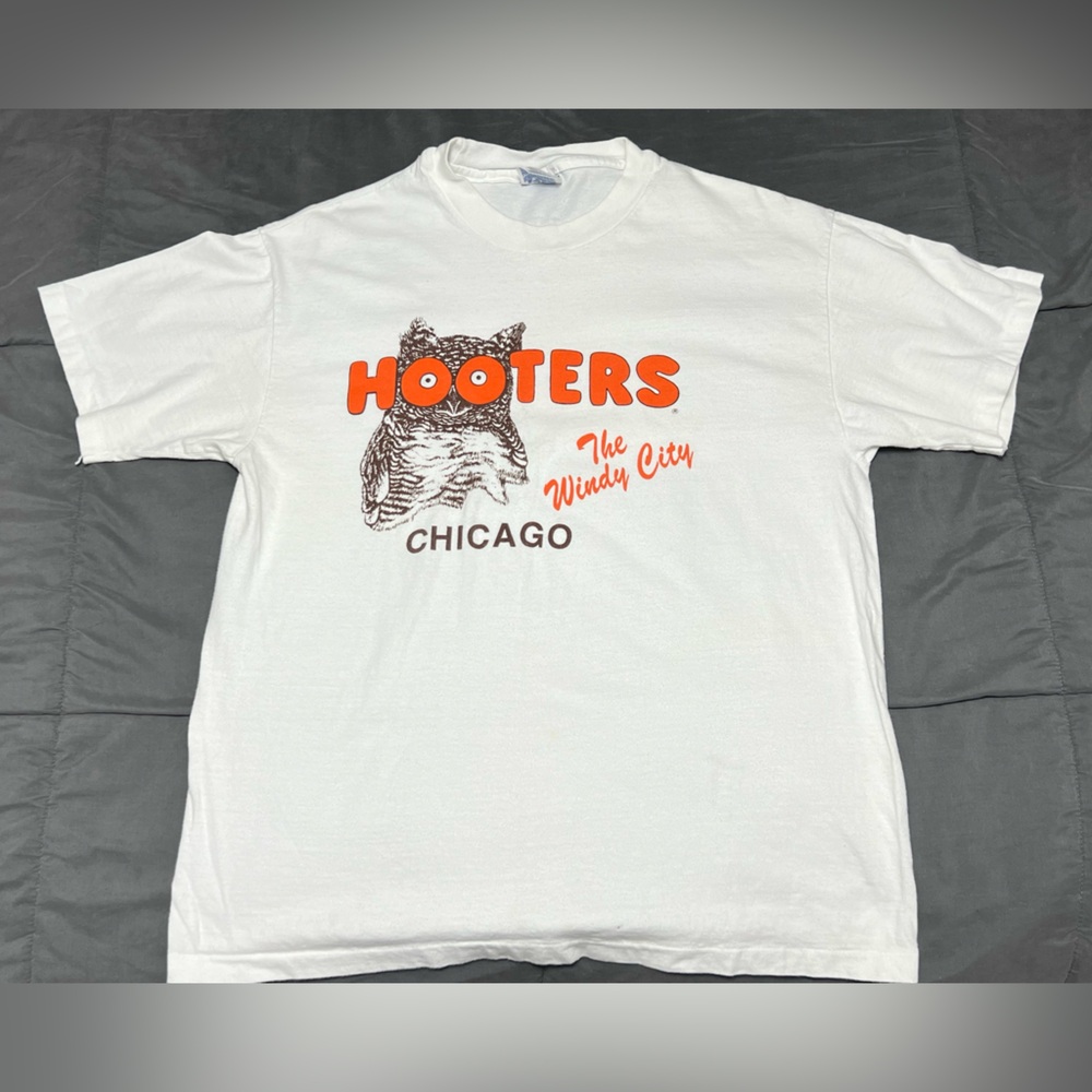 Vintage Hooters T-shirt Men's Size L Single Stitch Chicago Windy City 2 Sided
